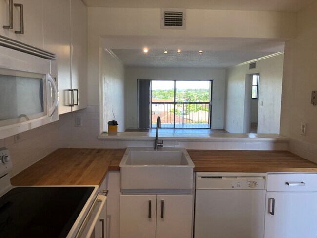 Foto del edificio - 10145 NW 9th Street Cir