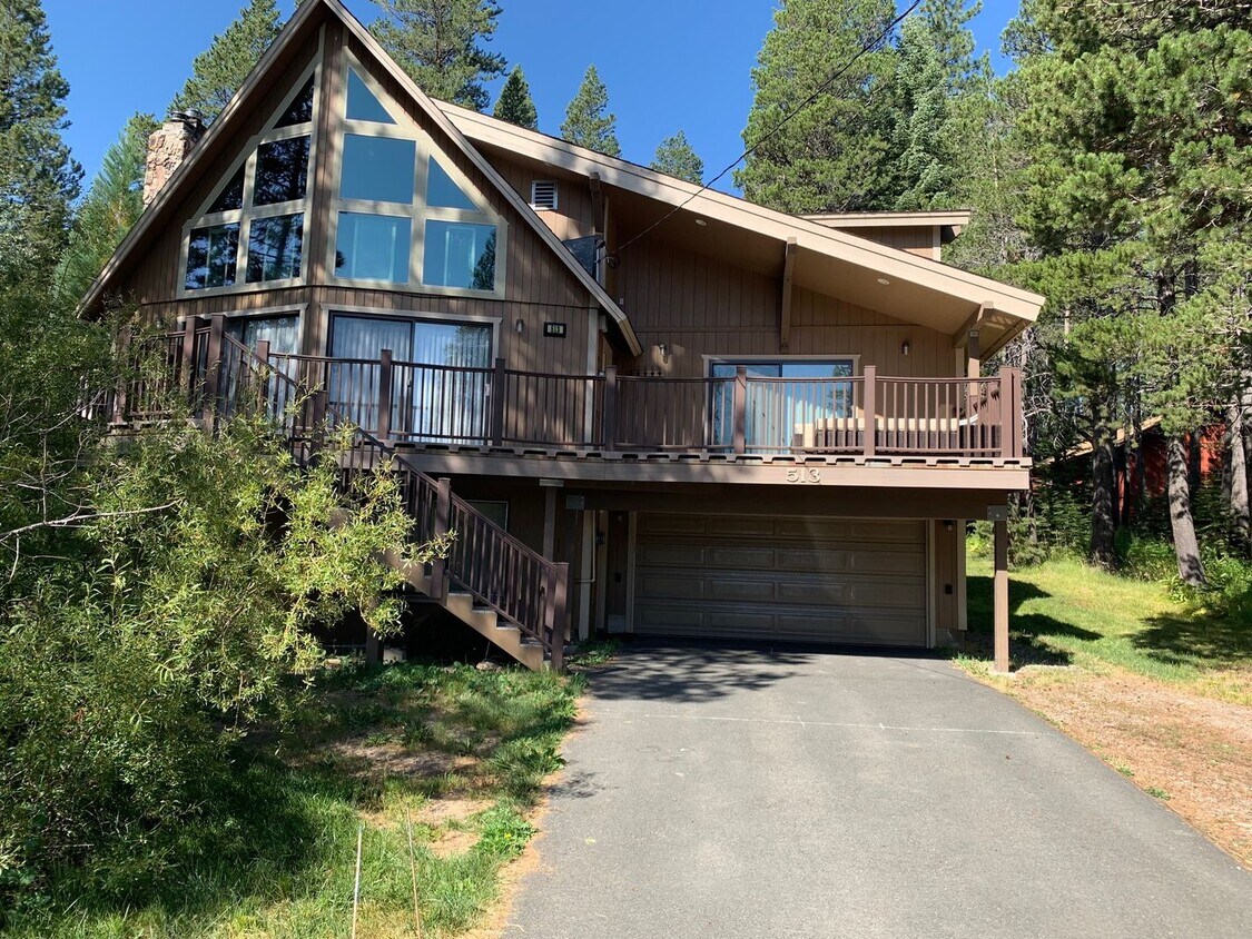 Foto principal - Beautiful large home available for a 3-6 m...