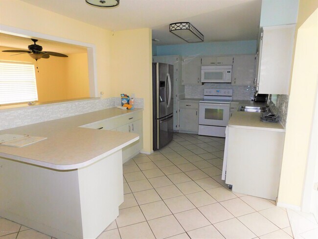 Building Photo - 220 Maureen Ave