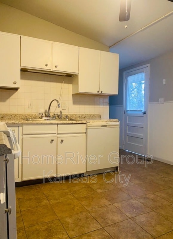 Foto del edificio - 18504 E 5th St N