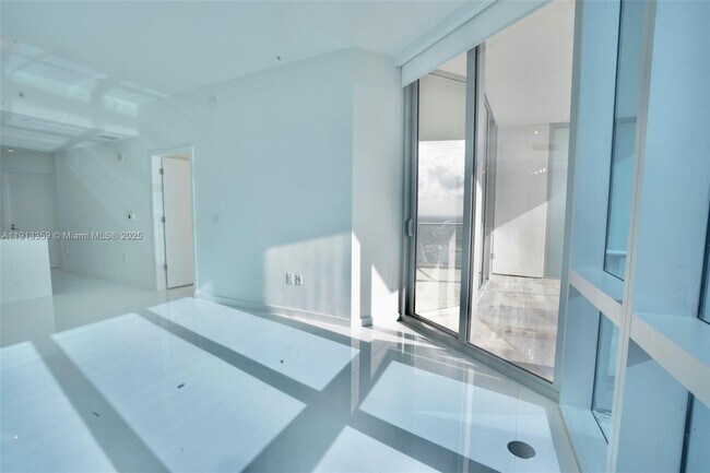 Foto del edificio - 851 NE 1st Ave