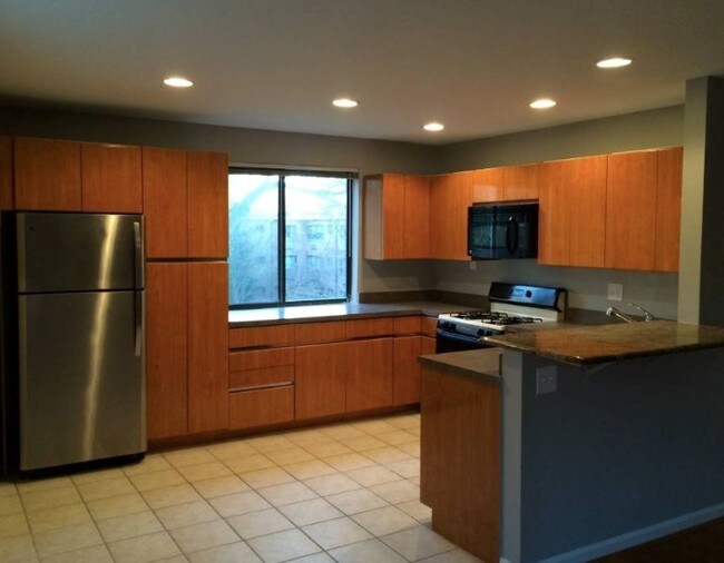 Foto del edificio - 4114 Davis Pl NW