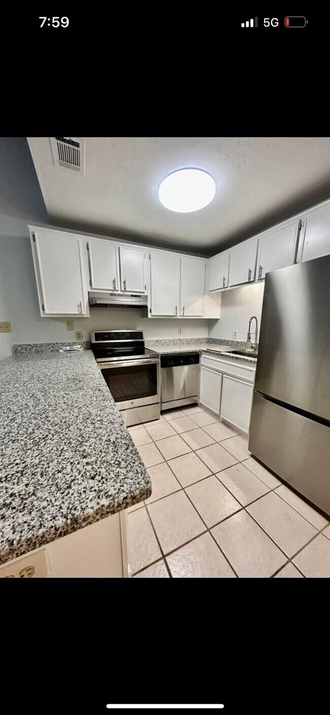 Foto del edificio - 989 Sutor Rd