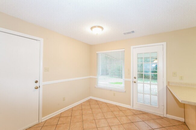 Foto del edificio - 6867 Brady Hill Dr