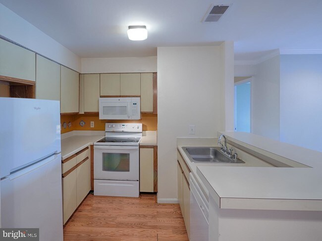 Building Photo - 6929B Mary Caroline Cir