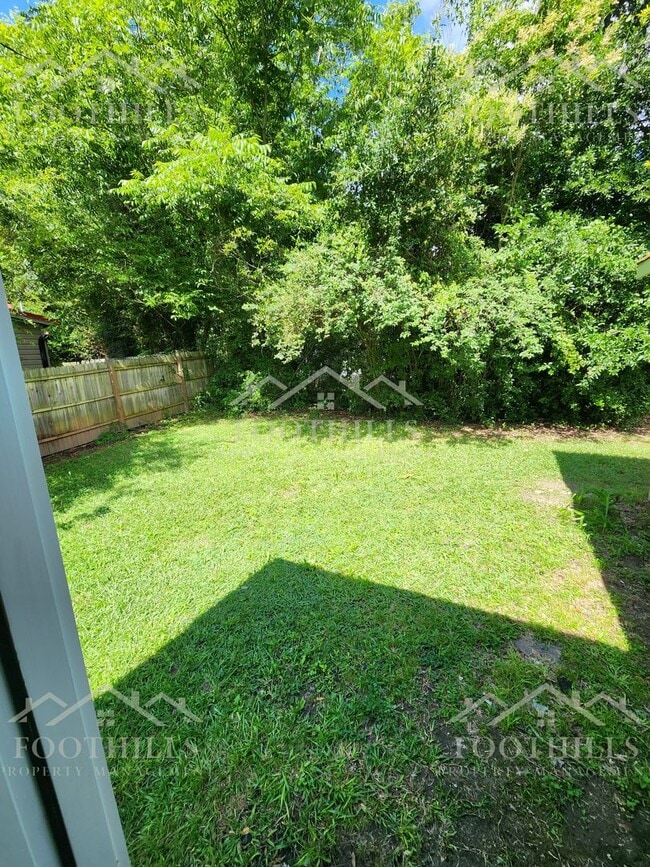 Building Photo - 1-Bedroom Home Near Anderson University!