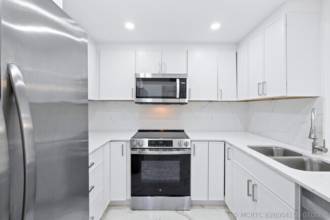 Building Photo - 501 E Dania Beach Blvd