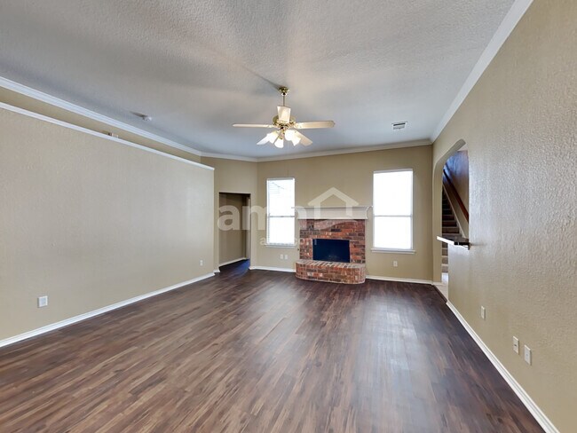 Building Photo - 10113 Evergreen Drive
