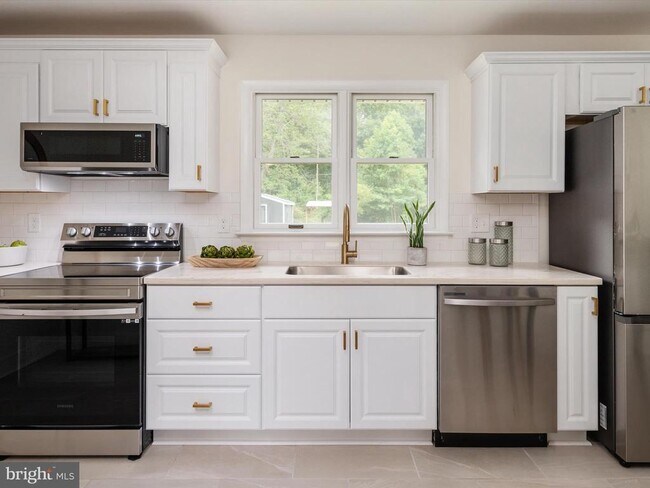 Foto del edificio - 5778 Shady Side Rd