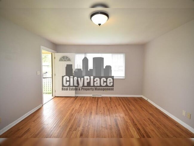 Building Photo - 1213 Taylor Dr E