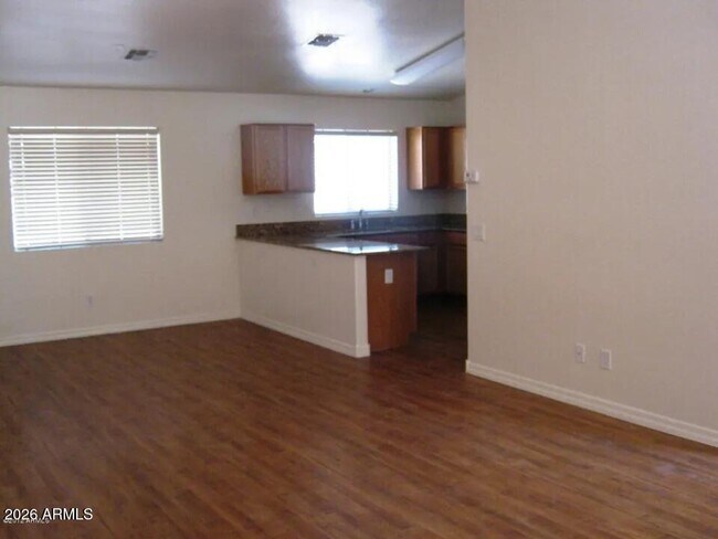 Foto del edificio - 43283 W Cowpath Rd