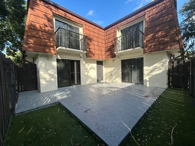 Foto del edificio - 2211 White Pine Cir