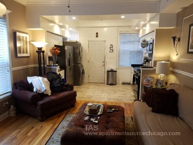 Foto del edificio - 905 W Belmont Ave