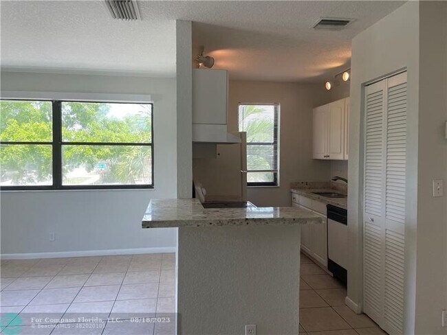 Foto del edificio - 11620 NW 26th Ct