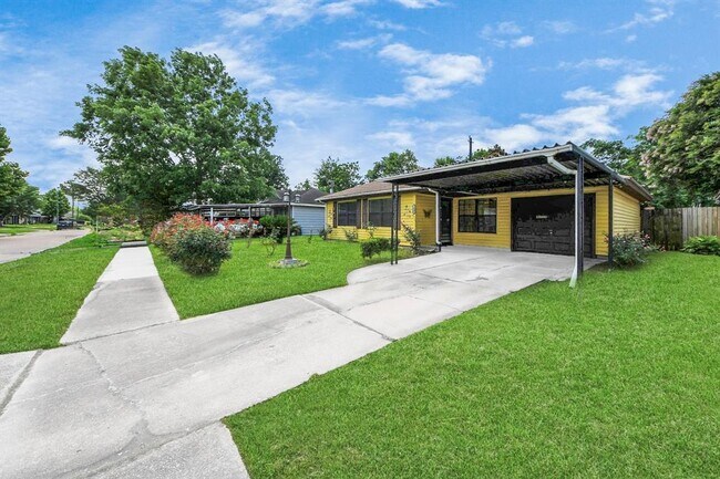 Foto del edificio - 2404 Grape Ln