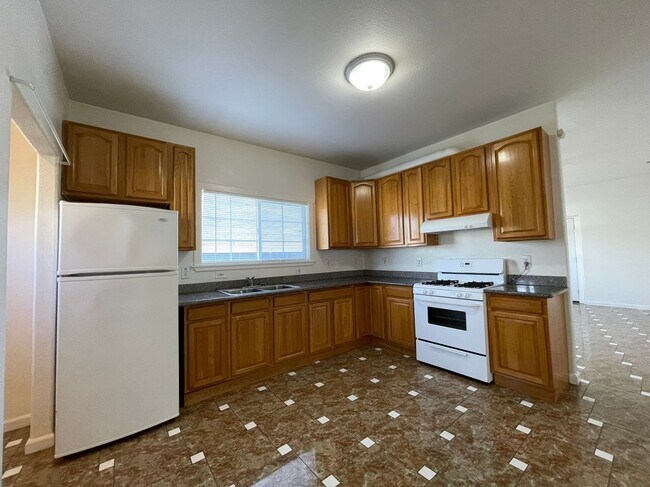 Foto del edificio - 682 W MacArthur Blvd