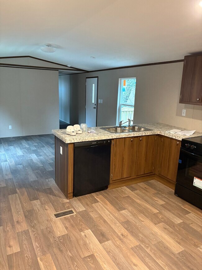 Foto del edificio - 7214 Comstock Cove