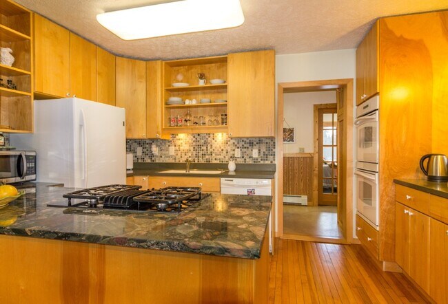 Building Photo - 120 Maple Ridge Rd