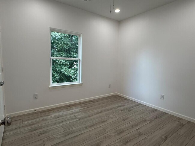 Foto del edificio - 7914 Laura Koppe Rd