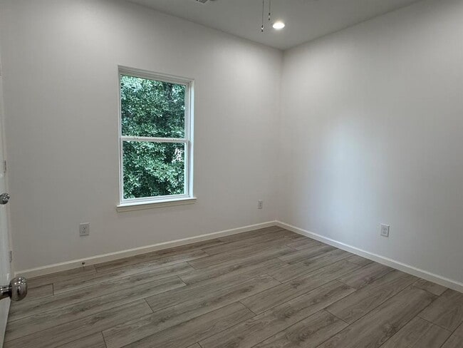 Building Photo - 7914 Laura Koppe Rd