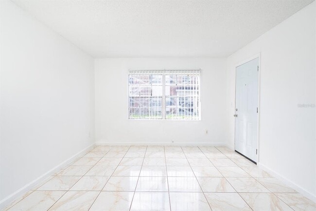 Foto del edificio - 5325 Curry Ford Rd