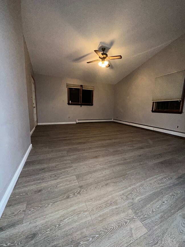 Foto del edificio - 445 Riverside Ave