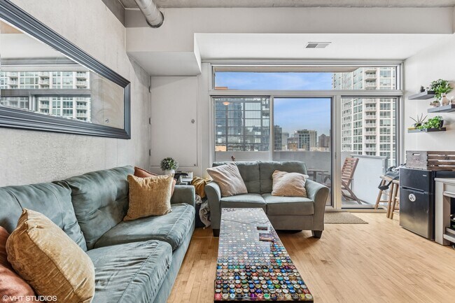 Foto del edificio - 630 N Franklin St