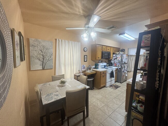 Building Photo - 1280 Mohave Dr