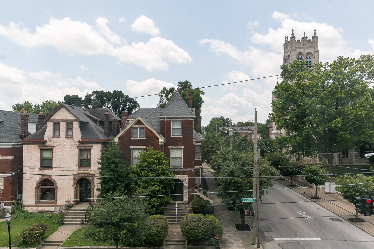Primary Photo - 1049 S 6th St