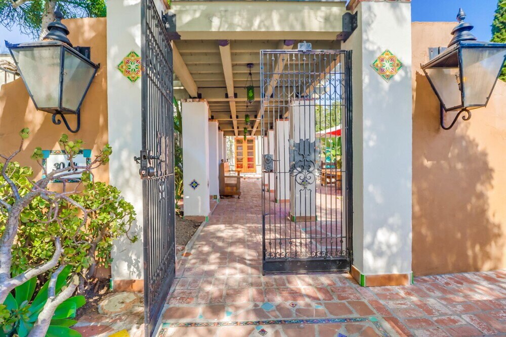 Foto principal - ROOM FOR RENT in beautiful Point Loma cust...