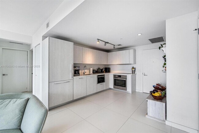 Foto del edificio - 501 NE 31st St