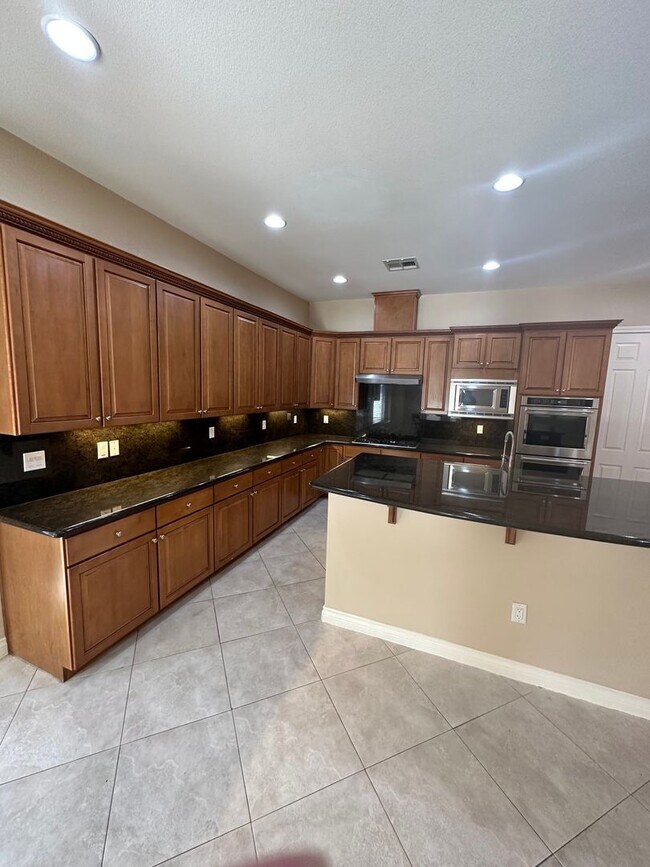 Foto del edificio - GORGEOUS GATED 2-STORY CUSTOM HOME FOR REN...