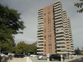 Building Photo - 130 N Pearl St