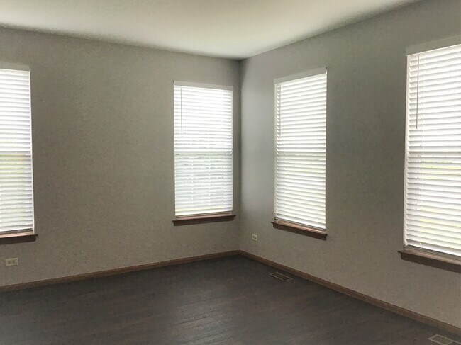 Building Photo - 2105 Vermette Circle