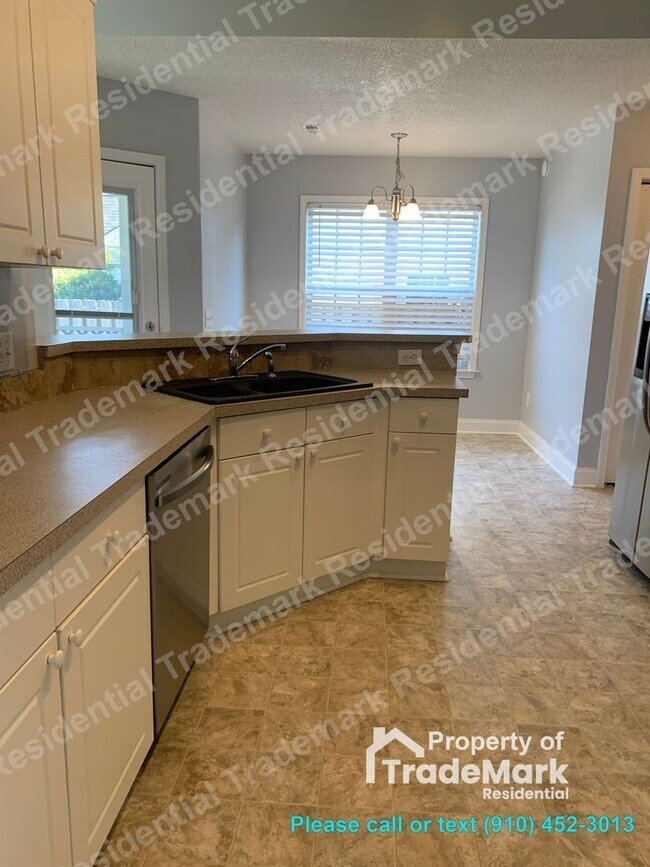 Building Photo - 3 Bedroom 2 Bath House in Kirkwood at Arro...