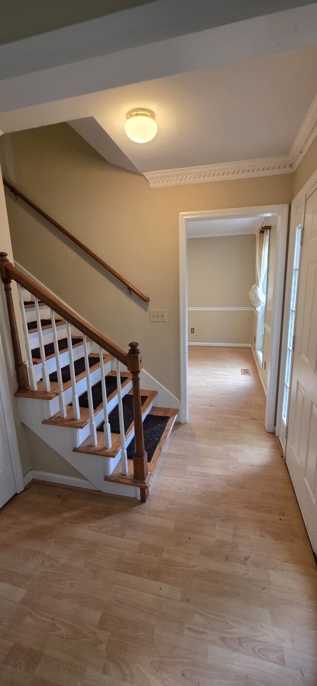 Building Photo - 2180 Riverway Dr