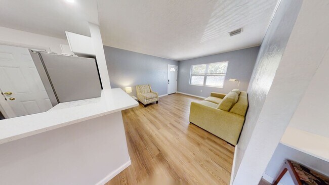 Foto del edificio - 6375 19th Ave N Duplex
