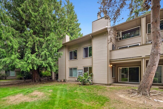 Building Photo - Ground floor 1 bed + bonus room in prime B...