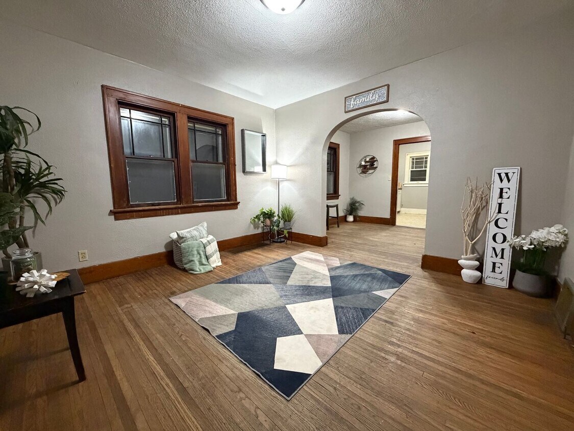 Primary Photo - 2 bed, 1 bath home for rent in Waterloo