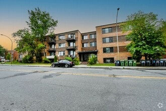 Building Photo - 3010 Av. Van Horne