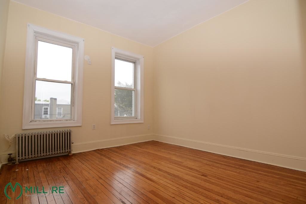Foto del edificio - 3 Bedroom Apartment in Astoria