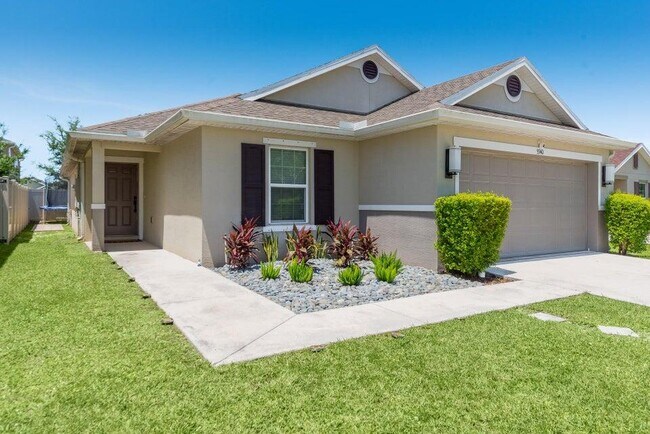 Building Photo - 5940 NW Pine Trail Cir