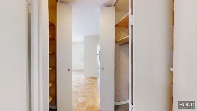Building Photo - 247 W 87th St
