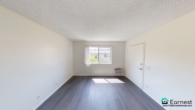 Foto del edificio - Unbeatable Location! 1BR/1BA in Sherman Oa...