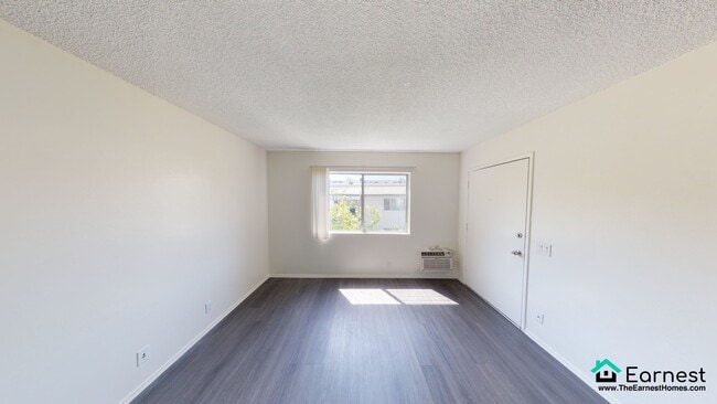 Building Photo - Unbeatable Location! 1BR/1BA in Sherman Oa...