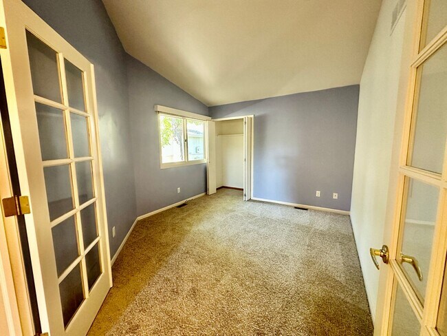 Building Photo - 1311 S View Cir