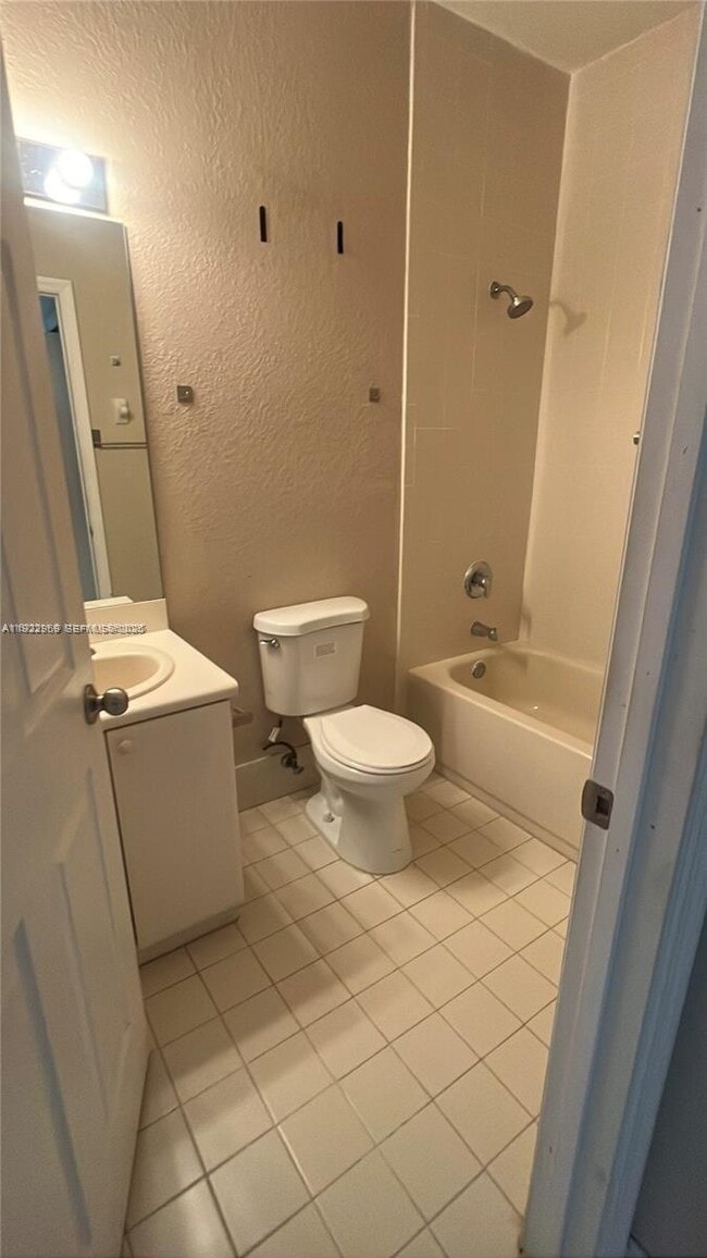 Building Photo - 2551 SE 16th Terrace