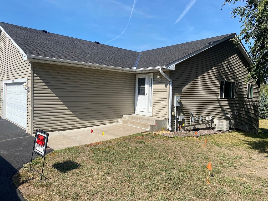Foto principal - 6352 10th St N