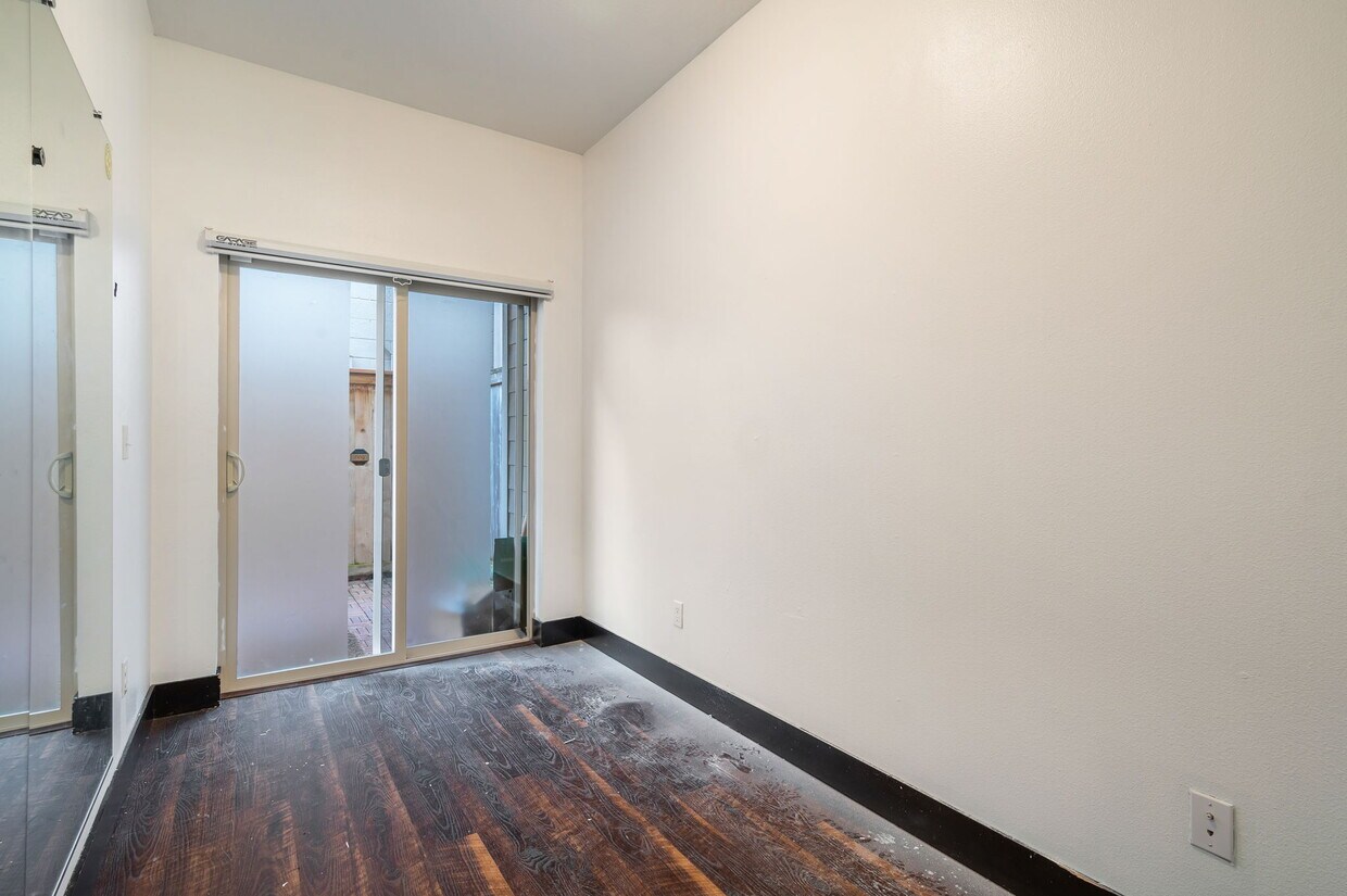 Primary Photo - 4000 NE 3rd Pl