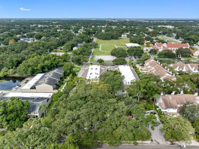 Foto del edificio - 5221 Bayshore Blvd